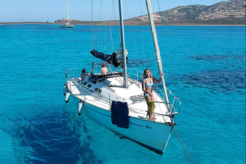 barca-a-vela-la-pelosa