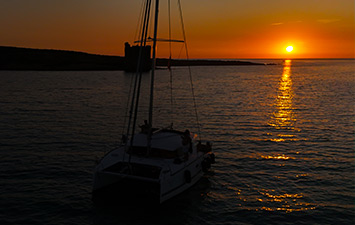 aperitivo al tramonto catamarano